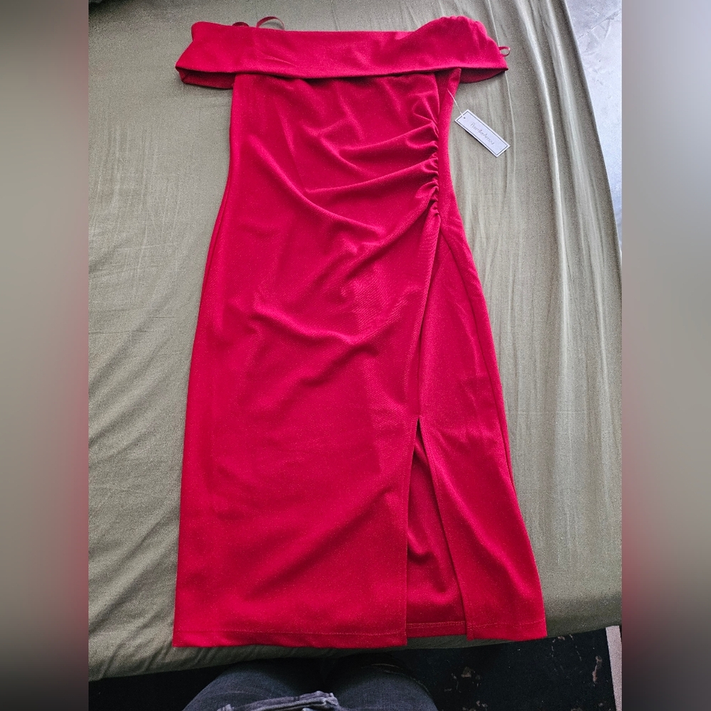 Premier Amour Shoulder Red Dress